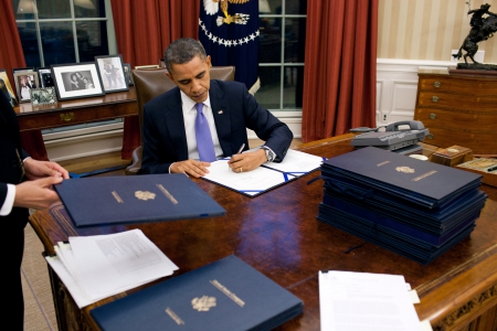 Власти США опровергли подписание Бараком Обамой закона в поддержку Украины