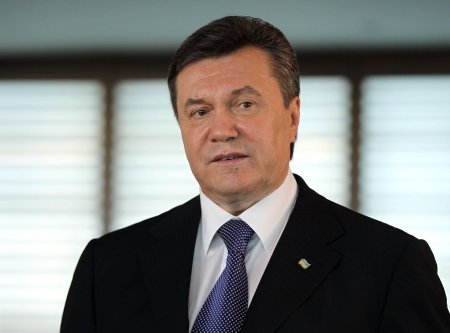 Дела против компании Януковича лопаются, словно мыльные пузыри