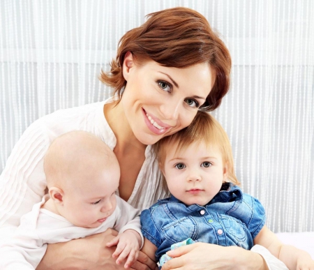 Правительство Украины сохраняет социальные гарантии для молодых мам