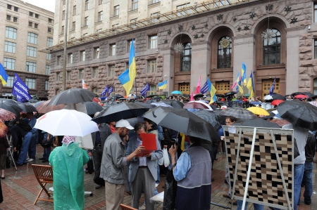 Под зданием КГГА  в Киеве собралось сразу четыре митинга 