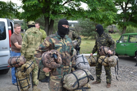 Волонтеры будут официально обеспечивать украинских военных продуктами и вещами