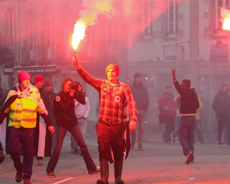 Во Франции проходят массовые митинги против нападения на редакцию журнала