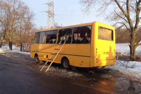 Порошенко обвинил представителей ДНР в расстреле автобуса под Волновахой