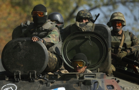 Возле Донецка российские солдаты готовятся к новым атакам