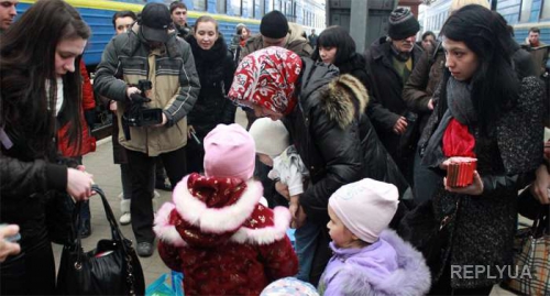 Переселенцы продолжают бежать с Донбасса и Крыма