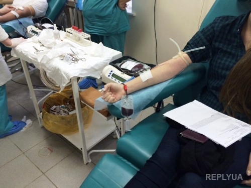  Украинцы сдавали кровь для раненых в АТО, а ее продавали фармкомпаниям