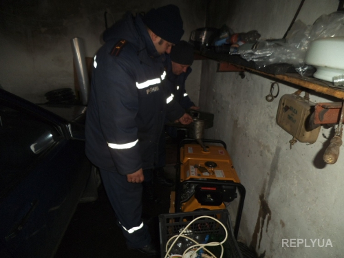 ГСЧС Украины вывозит людей из-под обстрелов и доставляет оставшимся продукты и генераторы