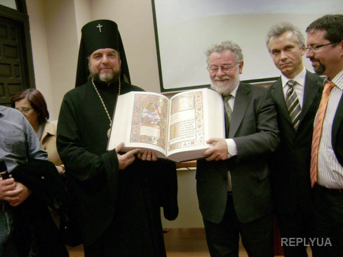 Сотрудничество церкви и государство необходимо для общей победы, считает Петр Порошенко