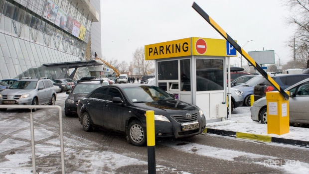 В Киеве сократится количество автостоянок