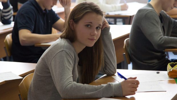 Ученицы украинских школ победили на европейской олимпиаде по математике