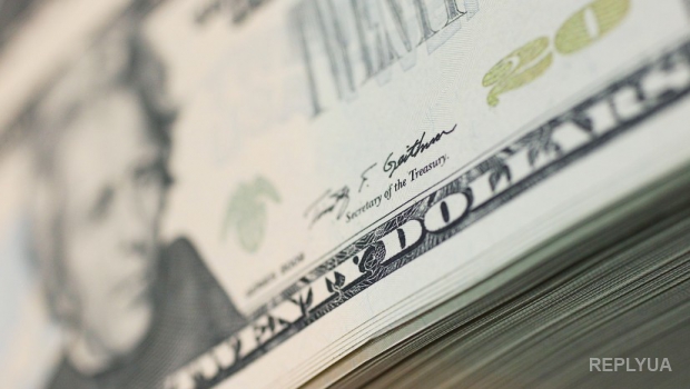 Доллар обесценивается в обменниках и на черном рынке