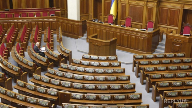Семенченко: сессионная зала пуста, голосовать некому, все отдыхают