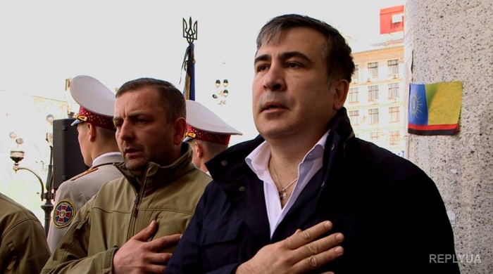 Саакашвили плакал на похоронах погибшего добровольца из Грузии