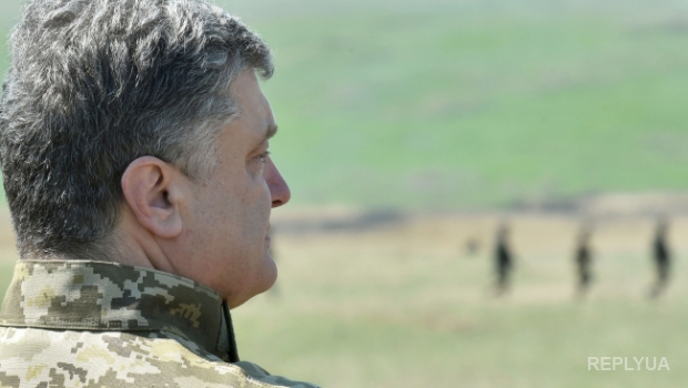 Порошенко: бойцы будут открывать только ответный огонь на Донбассе