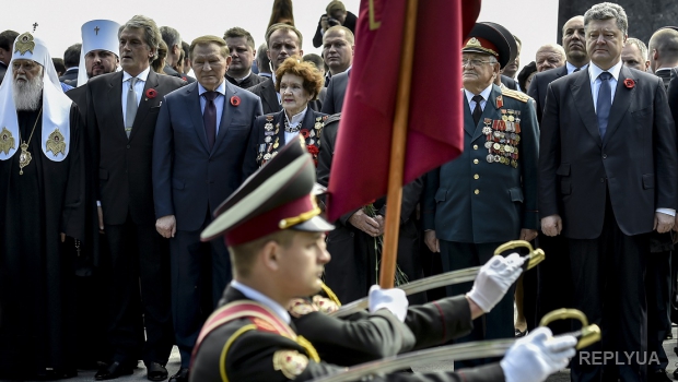 Порошенко: Украина не будет отмечать День Победы как в России