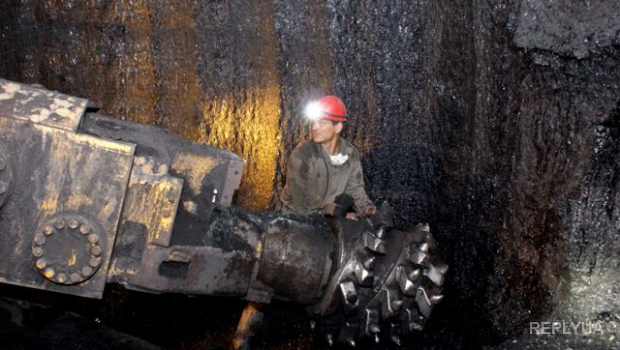 В ДНР и ЛНР шахтеры возмущаются долгами по зарплатам