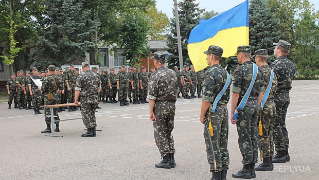 Порошенко считает, что процесс вступления добровольцев в состав государственных военных формирований проходит успешно