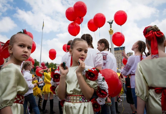 600 детей пришли на Майдан для участия в флешмобе