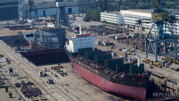 Путин передал крымскому заводу заказ на два корабля