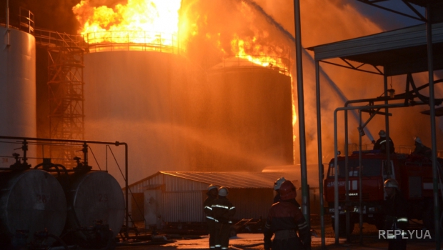 Нефтебаза под Васильковом продолжает гореть