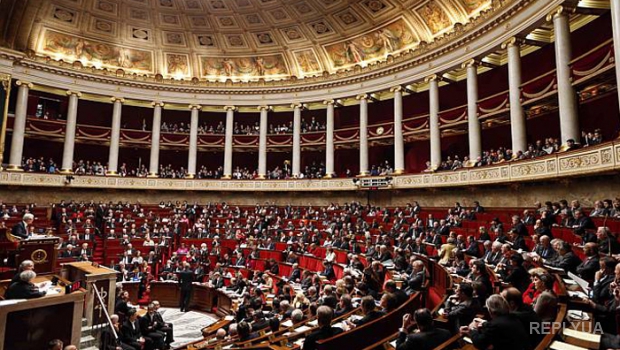 Французский парламент одобрил спорный закон
