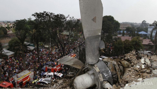 Число жертв индонезийской авиакатастрофы продолжает расти