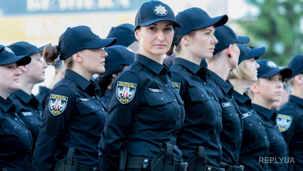 Яценюк озвучил размер зарплаты патрульных полицейских