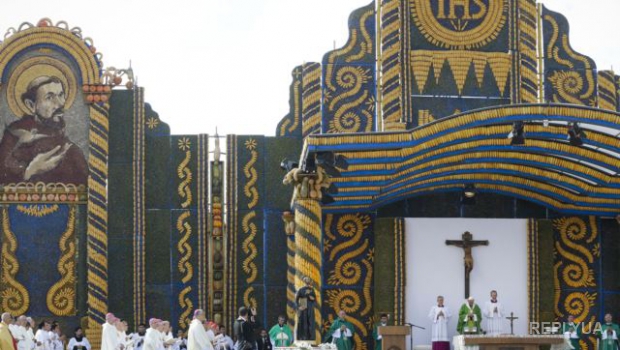 В Парагвае Папу Римского встречали алтарем из кабачков и кукурузы