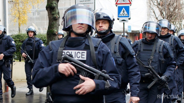 Во Франции в торговом центре захвачены 18 заложников