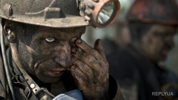 В ЛНР шахтеры бастуют против боевиков, а в ДНР ОГА окружили боевики с автоматами