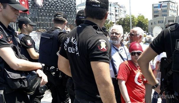 Стамбульская полиция провела масштабную антитеррористическую операцию