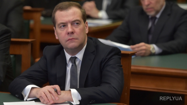Медведев собрался наказывать Запад за арест российских активов