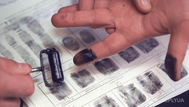 В Крыму у всех граждан берут отпечатки пальцев