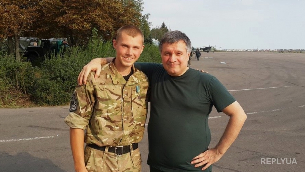 Аваков: украинской армии нужна контрактная основа