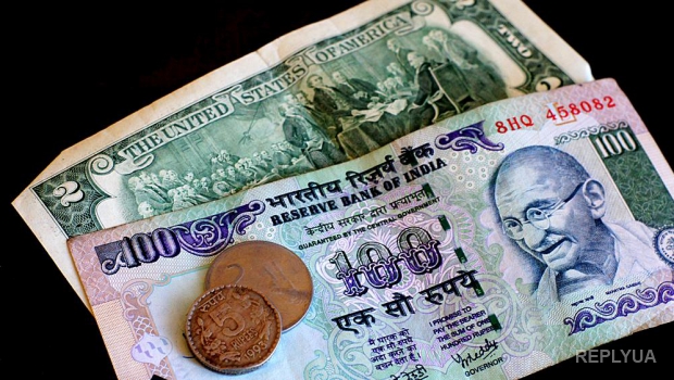 В России опозорен курс рубля - он сравнился с курсом индийской рупии