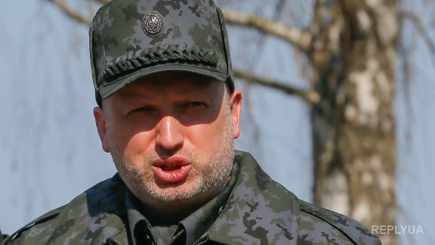 Турчинов: Украина готова ввести военное положение