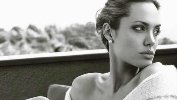 Анджелина Джоли отказывается говорить о смертельном недуге и причинах болезненной худобы