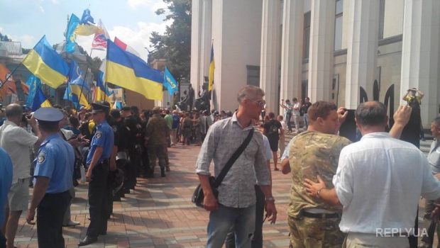 Протесты украинцев под ВР осуждены мировыми политиками