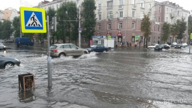 Из-за мощного ливня многие районы Львова полностью затопило
