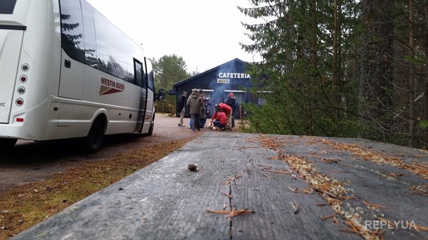 В Швеции мигранты объявили, что недовольны деревней и погодой и не станут покидать автобус