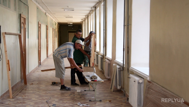 Яценюк: Ремонт школ проведут за средства местных бюджетов, а не родителей
