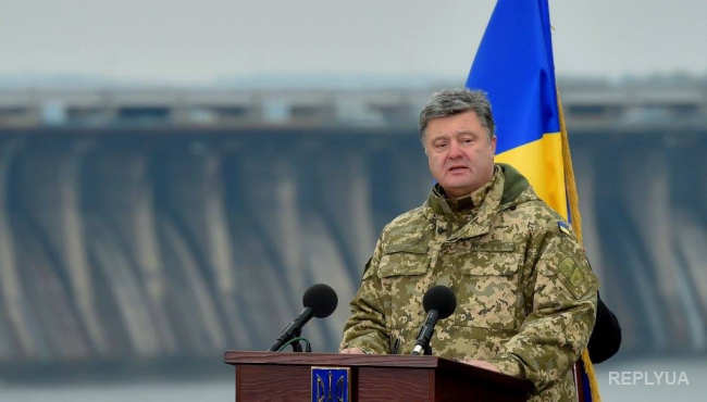 Порошенко повысил до звания генералов двух украинских военных