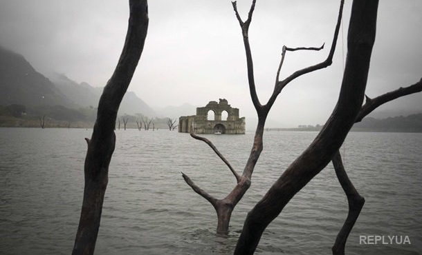 В Мексике из-за обмеления водохранилища окружающие увидели «подводный» храм