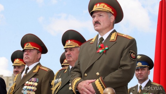 Главнокомандующий Беларуси возмущен тем, что танкисты не вмещаются в танки