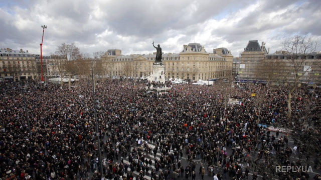 Парижская полиция эвакуировала граждан с площади Республики