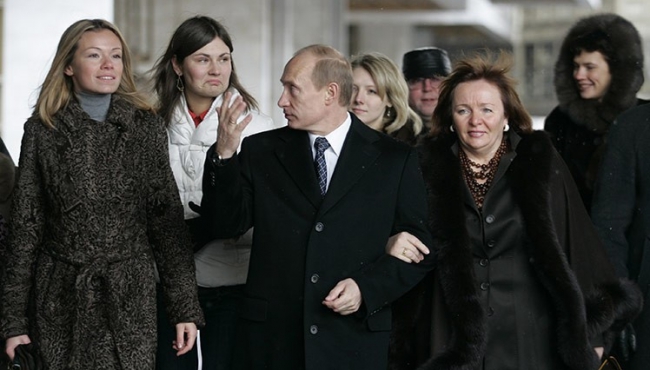 В РФ опровергли наличие еще одной дочери у Путина