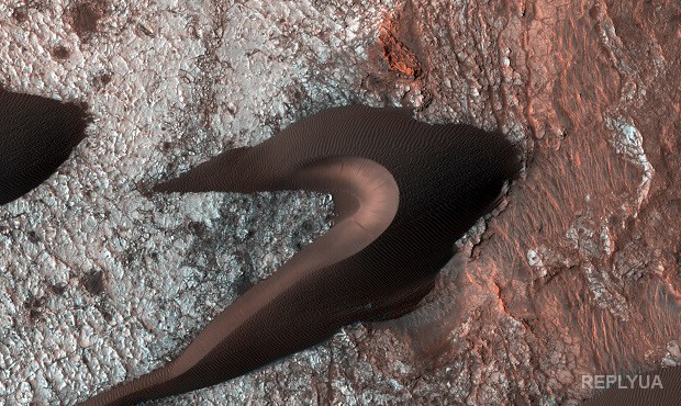 В НАСА засняли, как мигрируют марсианские дюны
