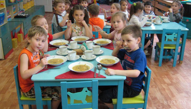 В детских садах Севастополя детей кормили испорченными продуктами