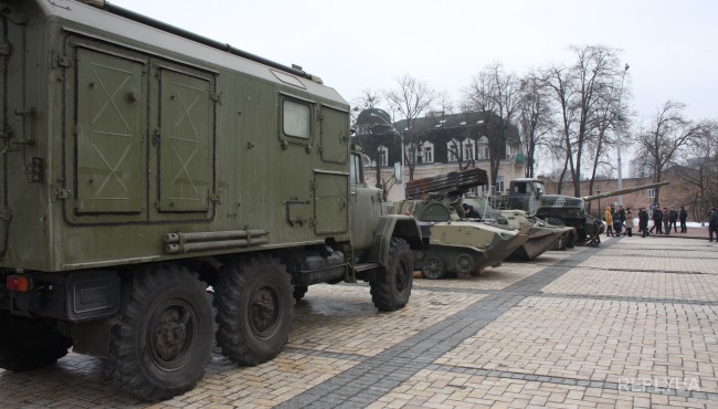 Хуг: ни одна из сторон не вывела технику и вооружение на Донбассе
