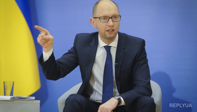 Сазонов: Яценюк скоро будет показывать соседям средний палец вместо долга